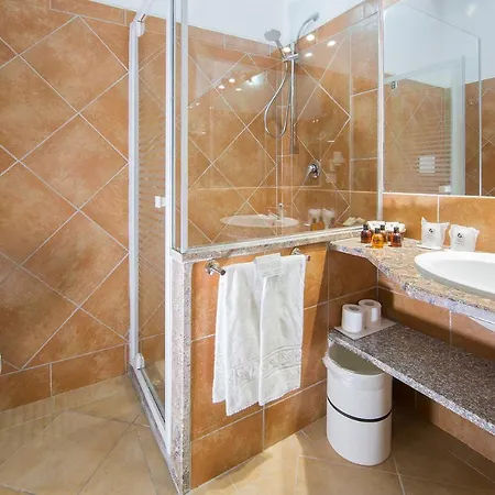 Colonna Marinella Otel 4*