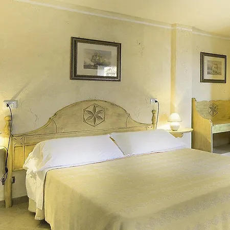 Colonna Marinella מלון 4*